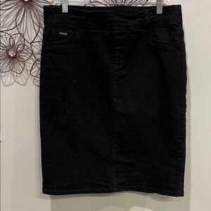 Elegant Black Pencil Skirt